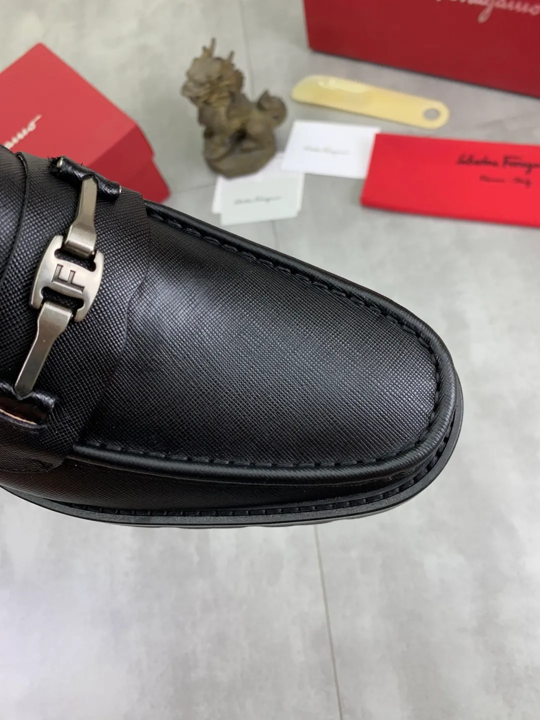 Men's Men's Shoes 💰P480💰[New Style] Water-dyed Niuli 🆘[Salvatore Ferragamo] Ferragamo's latest casual business leather shoes for men! Listed simultaneously! The fabric is made of specially imported original calfskin, and the interior is made of imported water-dyed cowhide. It is absolutely luxurious and leads the fashion trend. Matching code: 38-44 (45 and 46 can be customized) Multiple colors available